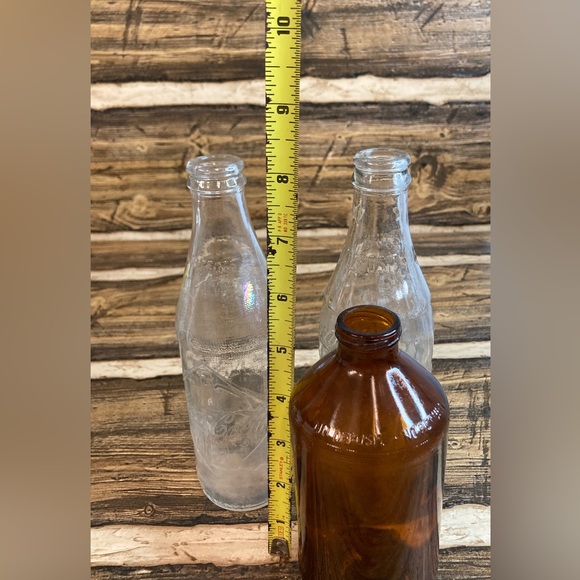 Vintage Glass Coca-Cola bottles with a beer bottle - Picture 12 of 12